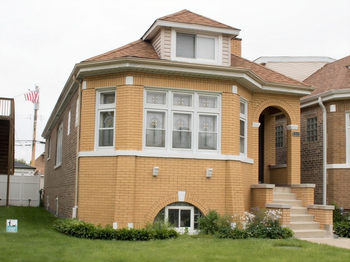 6310 Warwick Avenue, Chicago, IL 60634