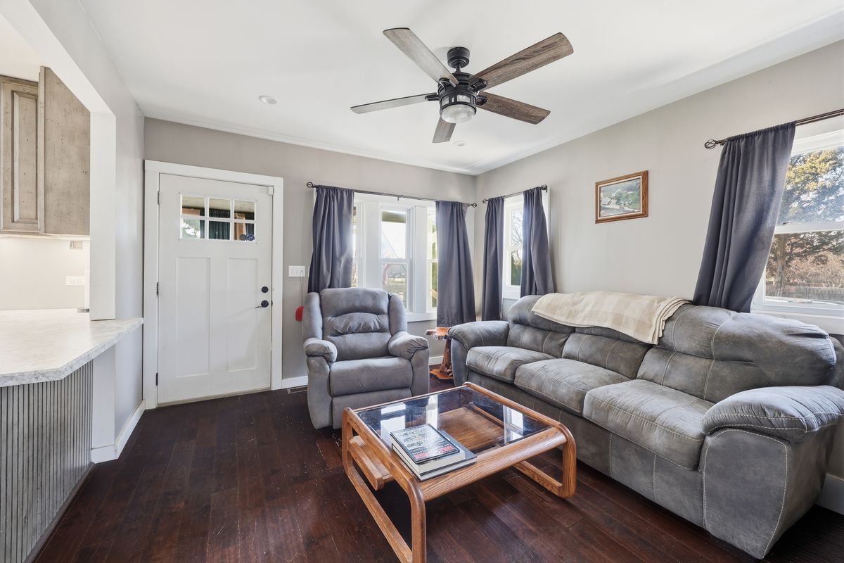 307 W Army Trail Road, Bloomingdale, IL 60108