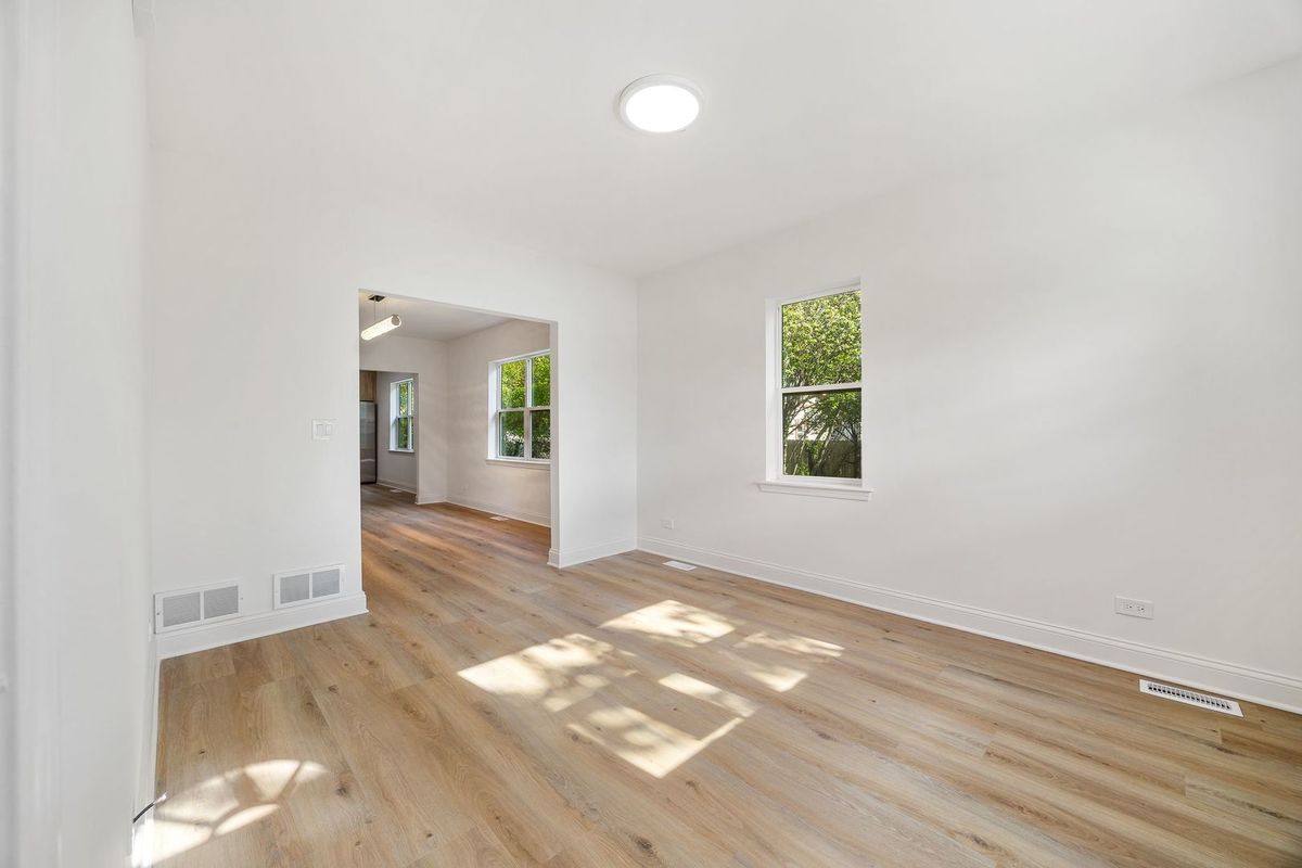 1107 Victoria Avenue, North Chicago, IL 60064