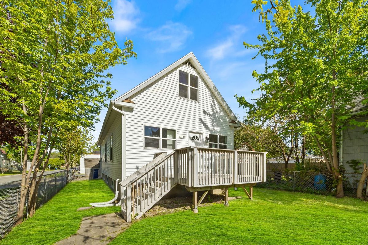 1107 Victoria Avenue, North Chicago, IL 60064