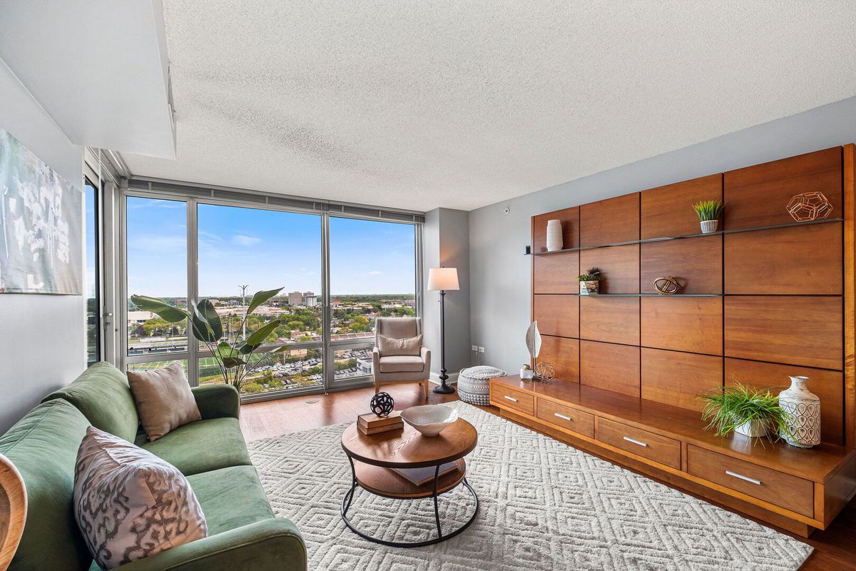 9655 Woods Drive #1709, Skokie, IL 60077