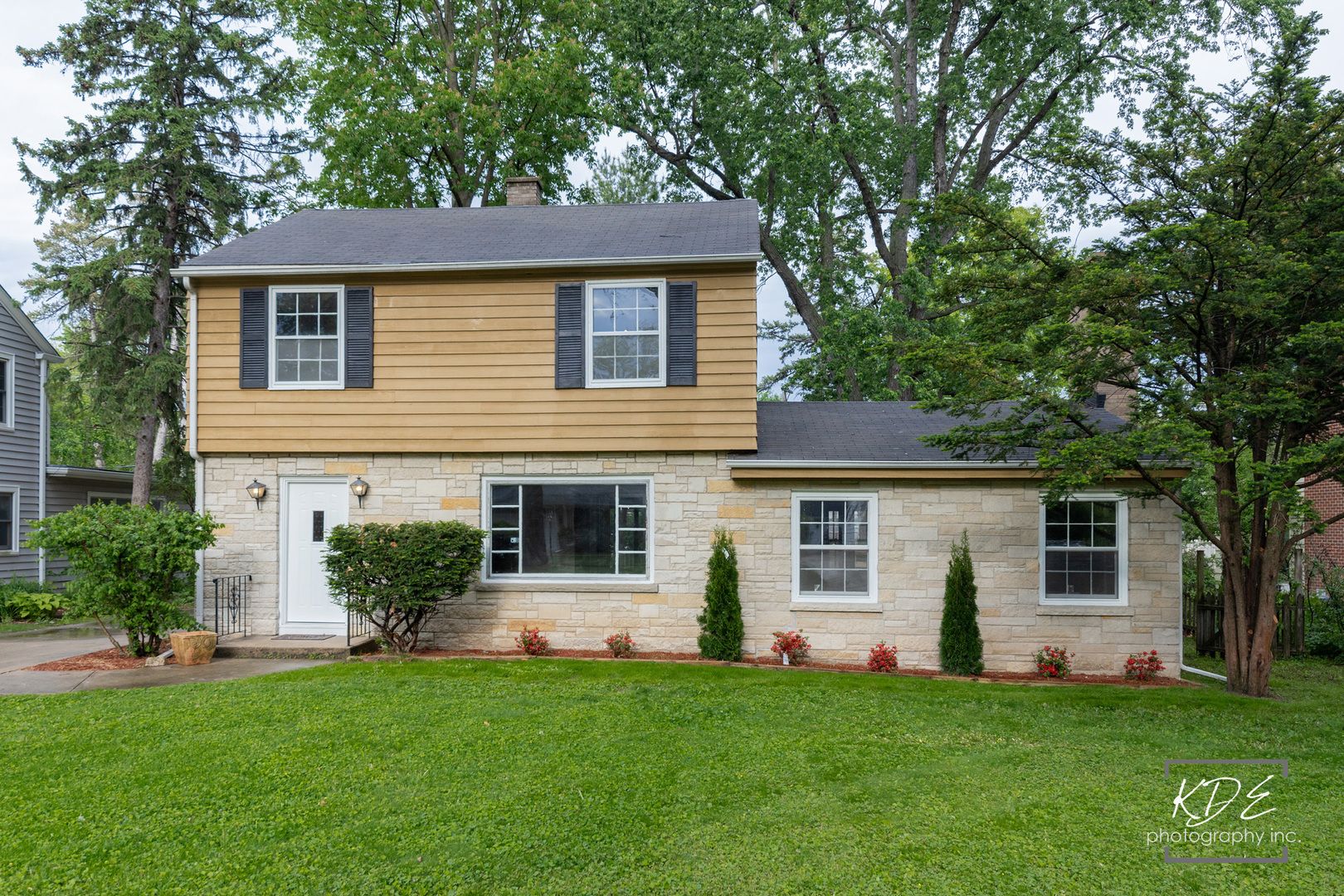 210 S Gladstone Avenue — Aurora, IL 60506