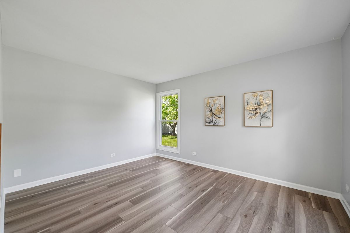 501 Bloomfield Drive, Bolingbrook, IL 60440