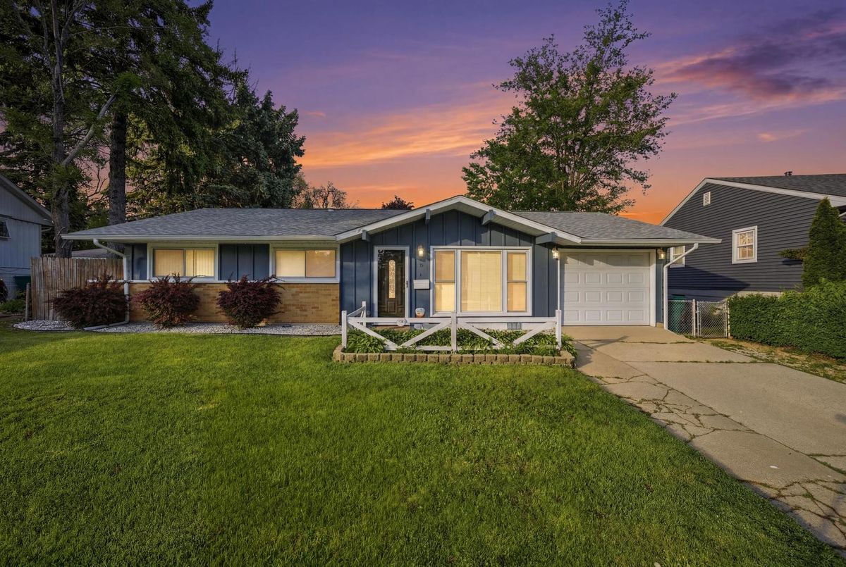 6 Beacon Avenue, Romeoville, IL 60446