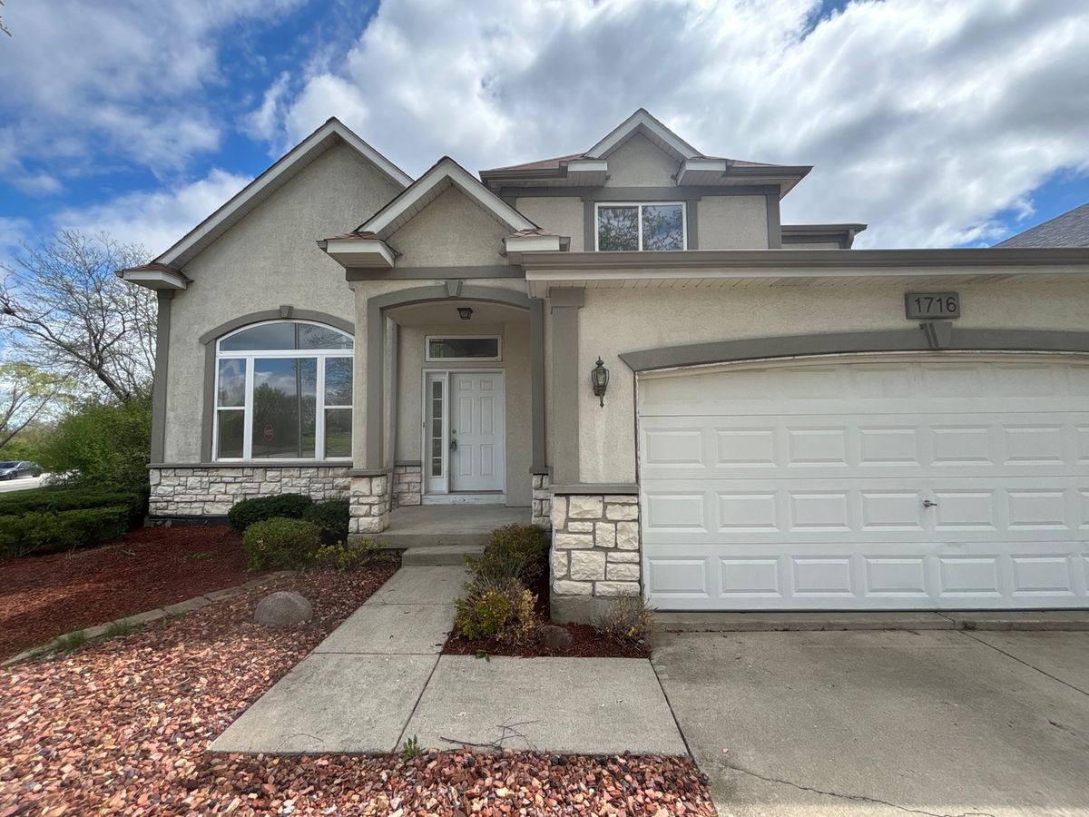 1716 Normandy Woods Court, Grayslake, IL 60030