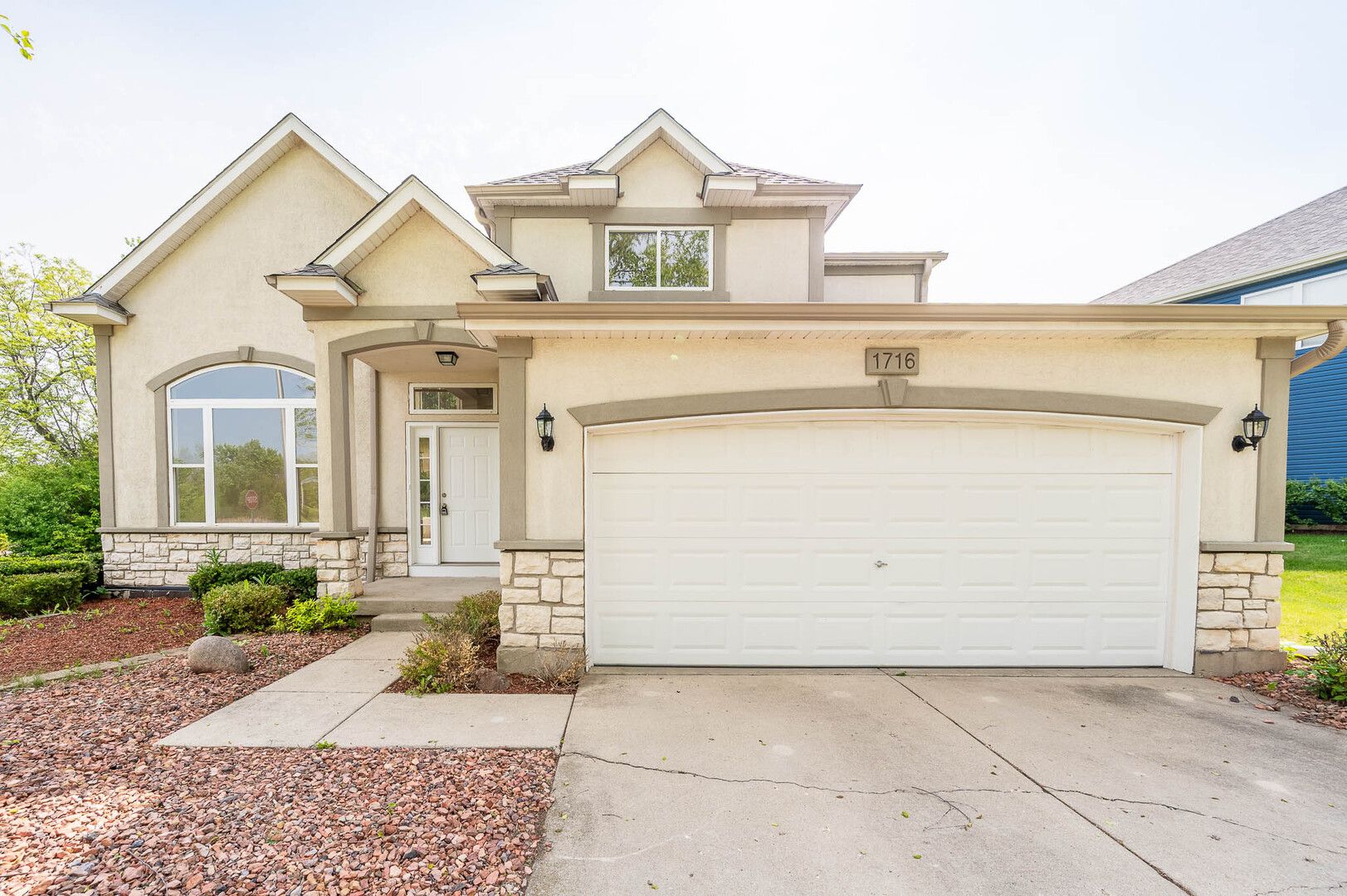 1716 Normandy Woods Court — Grayslake, IL 60030