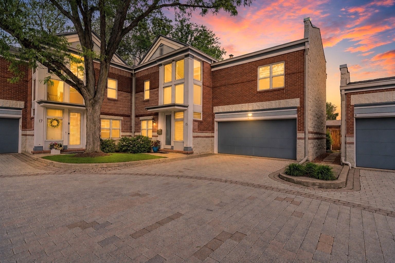 15 Manchester Lane — Elmhurst, IL 60126