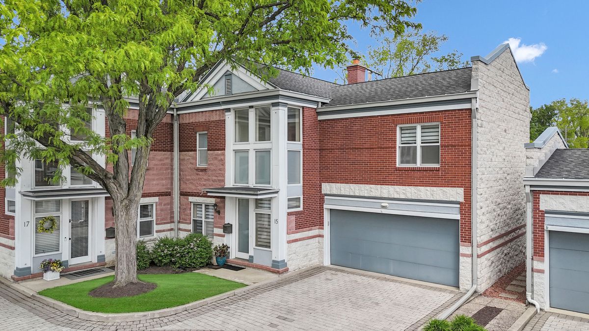 15 Manchester Lane, Elmhurst, IL 60126