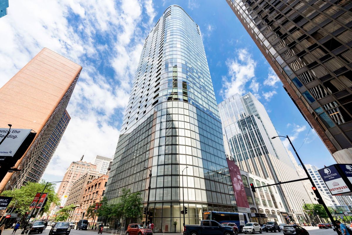 600 Fairbanks Court, Chicago, IL 60611