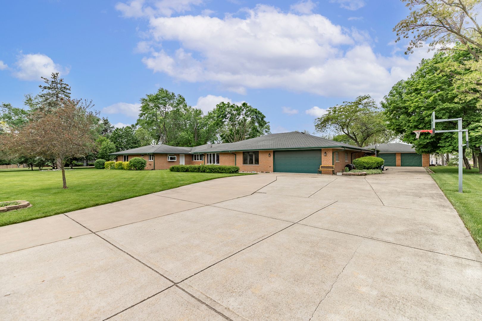 20560 Bensley Avenue — Lynwood, IL 60411