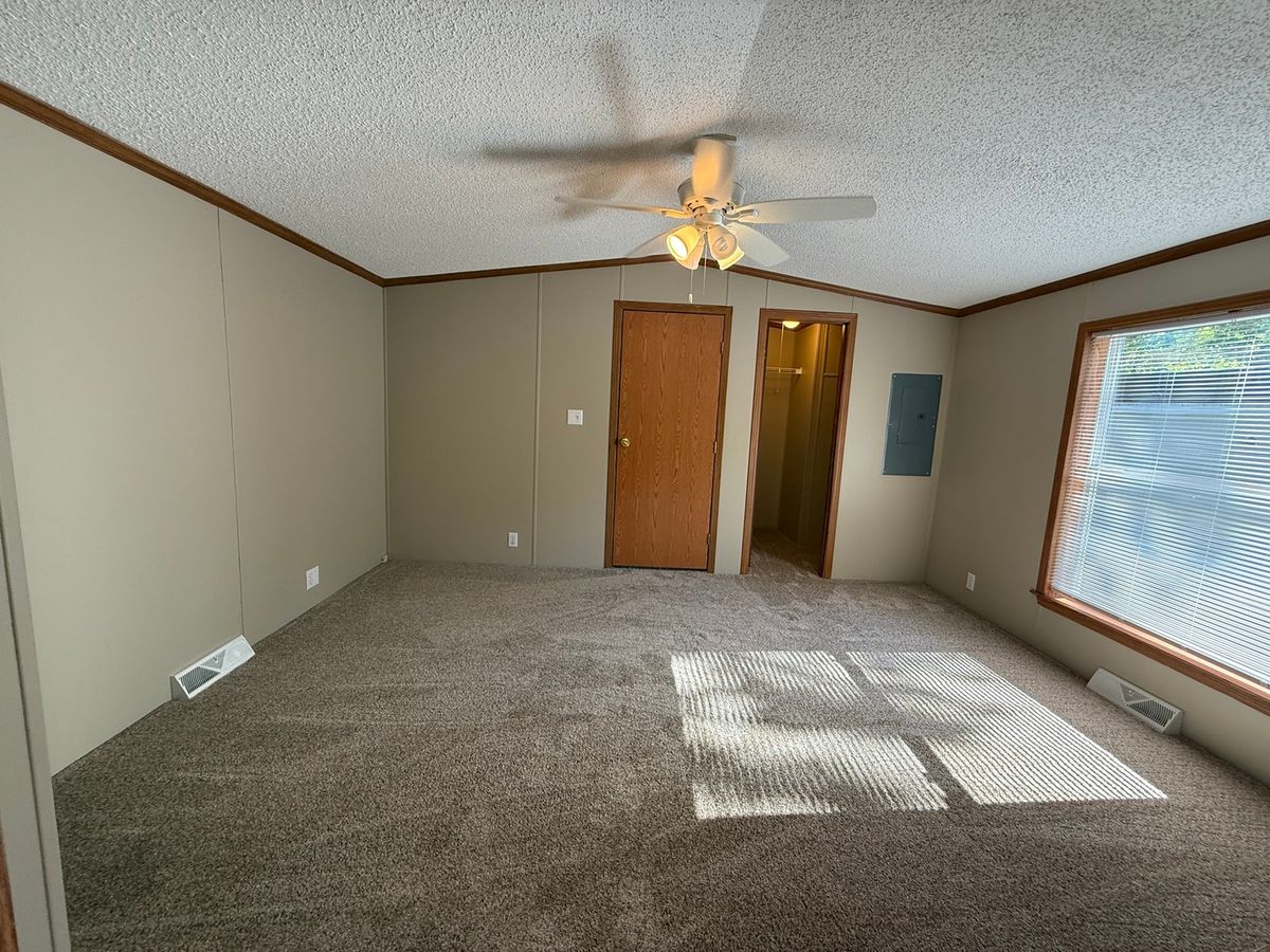 153 Oak Valley Drive, Carbondale, IL 62901