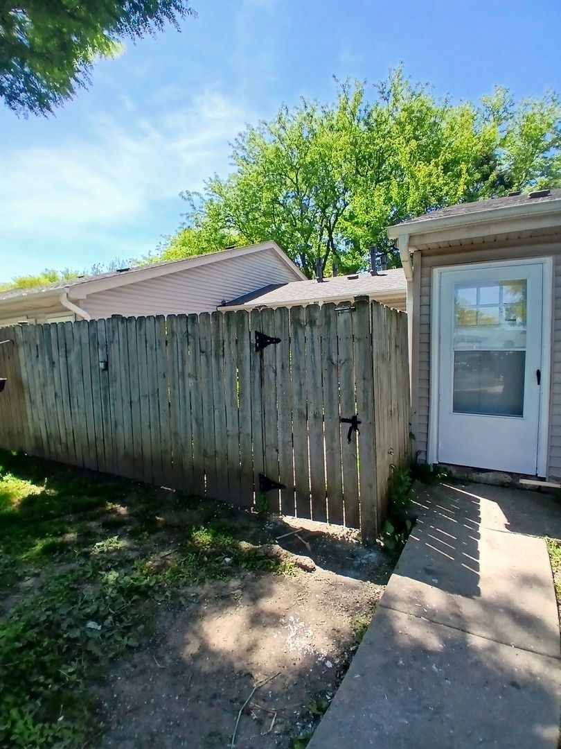 12 Fernwood Drive #O, Bolingbrook, IL 60440