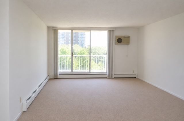 2200 S Stewart Avenue #4B, Lombard, IL 60148