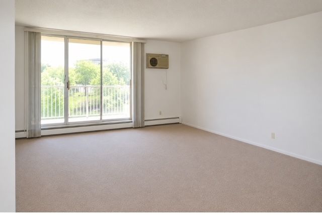2200 S Stewart Avenue #4B, Lombard, IL 60148