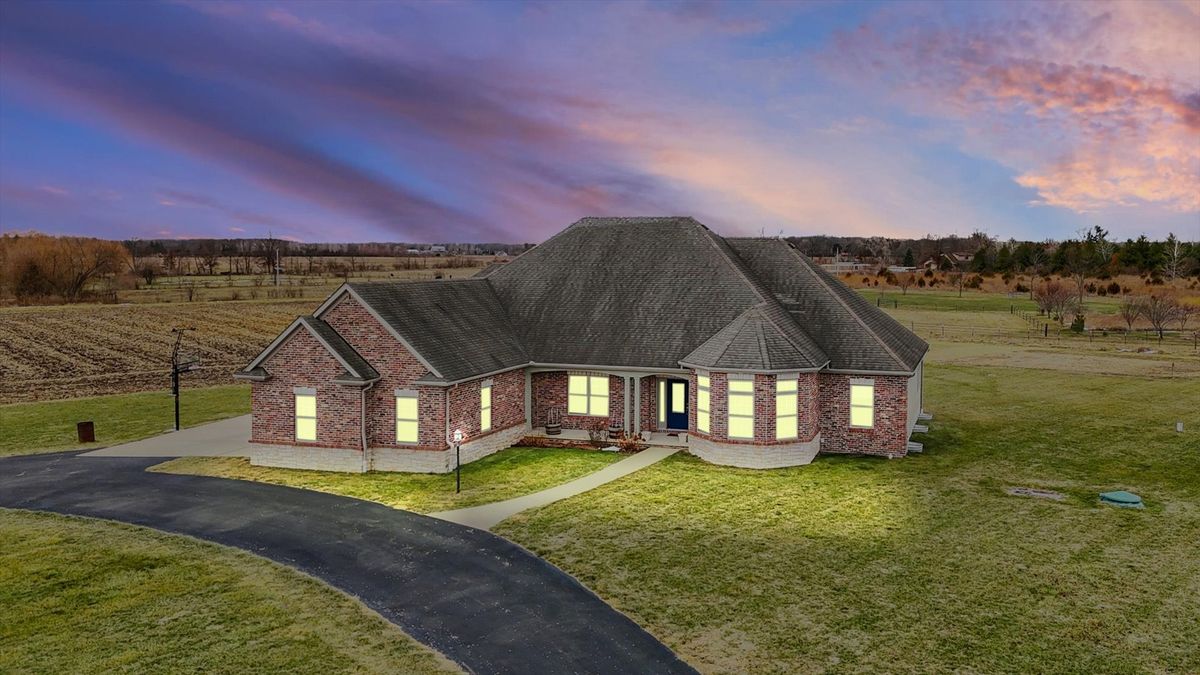 2595 County Road 500 E, Mahomet, IL 61853