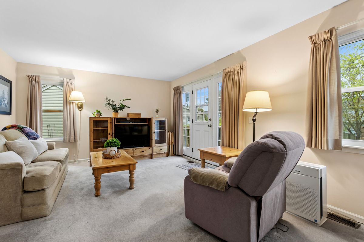 1010 Pembridge Road, Lake Zurich, IL 60047