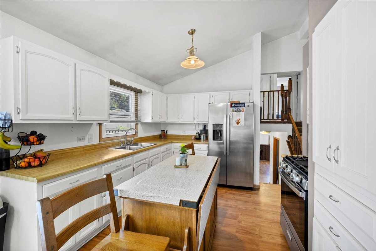 535 Garnett Avenue, Winthrop Harbor, IL 60096