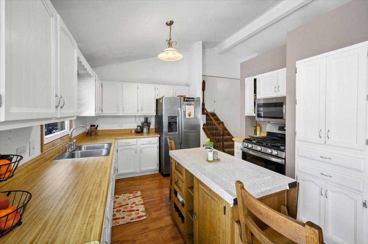 535 Garnett Avenue, Winthrop Harbor, IL 60096