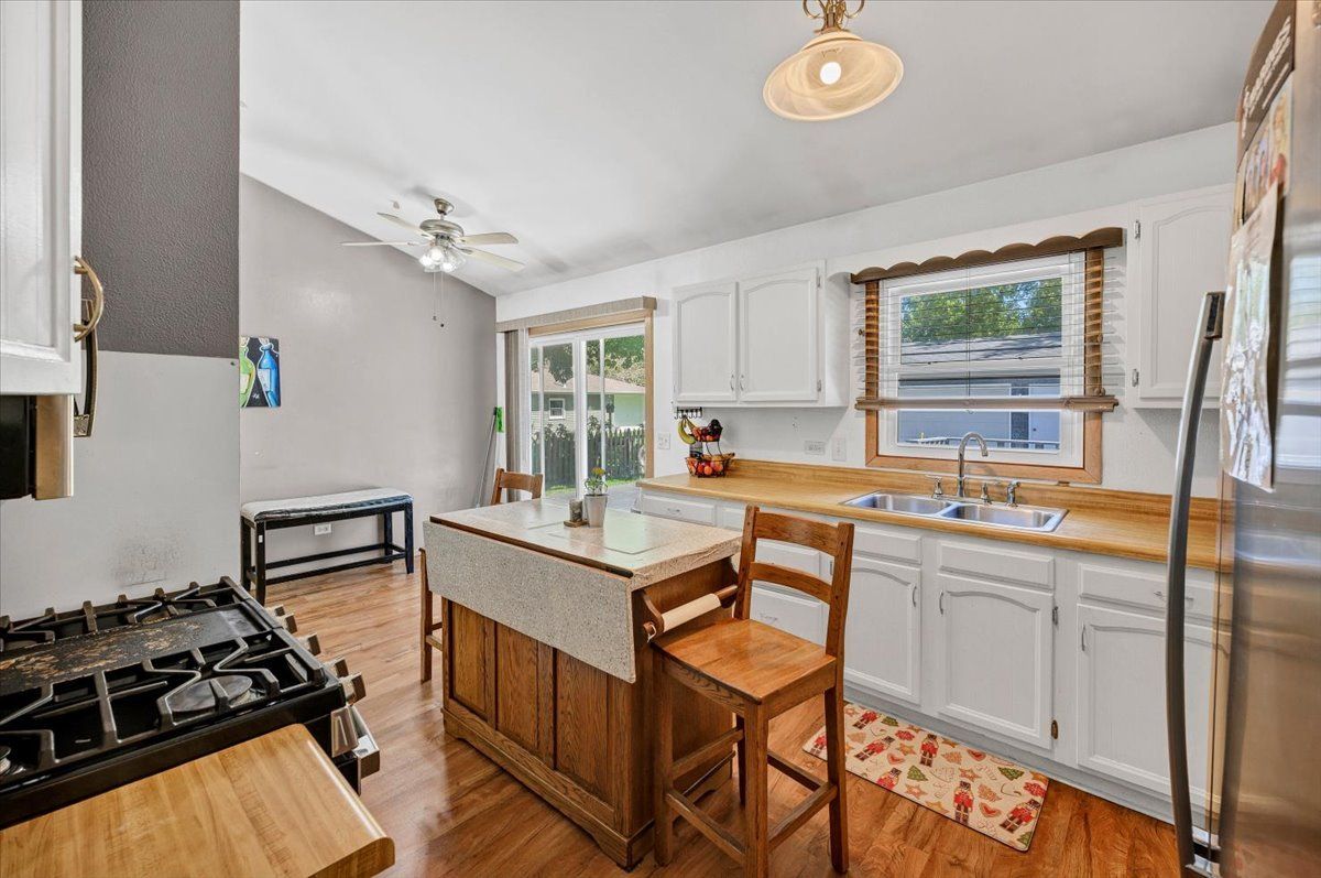 535 Garnett Avenue, Winthrop Harbor, IL 60096
