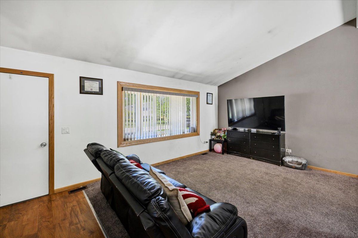 535 Garnett Avenue, Winthrop Harbor, IL 60096