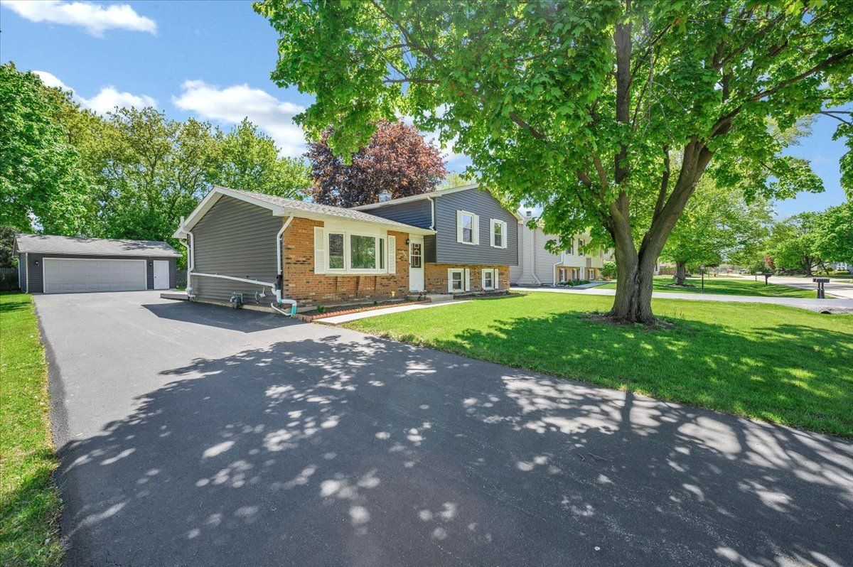 535 Garnett Avenue, Winthrop Harbor, IL 60096