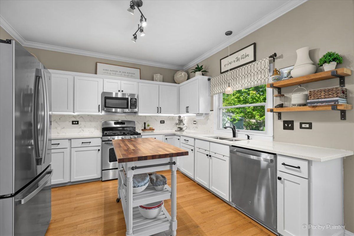 1491 Woodscreek Circle, Crystal Lake, IL 60014