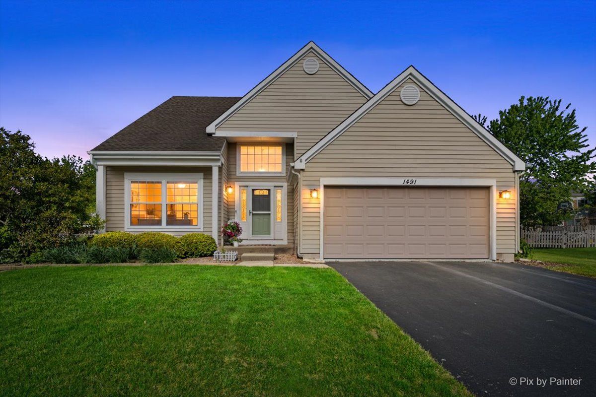 1491 Woodscreek Circle — Crystal Lake, IL 60014