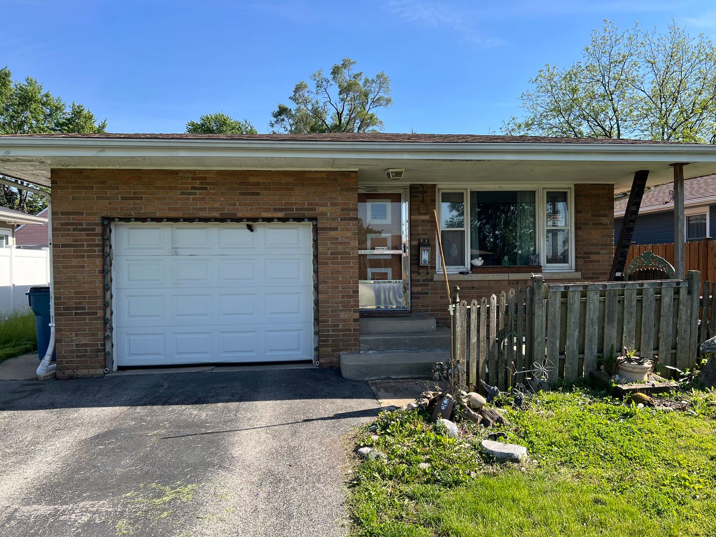 555 Elsie Avenue — Crest Hill, IL 60403