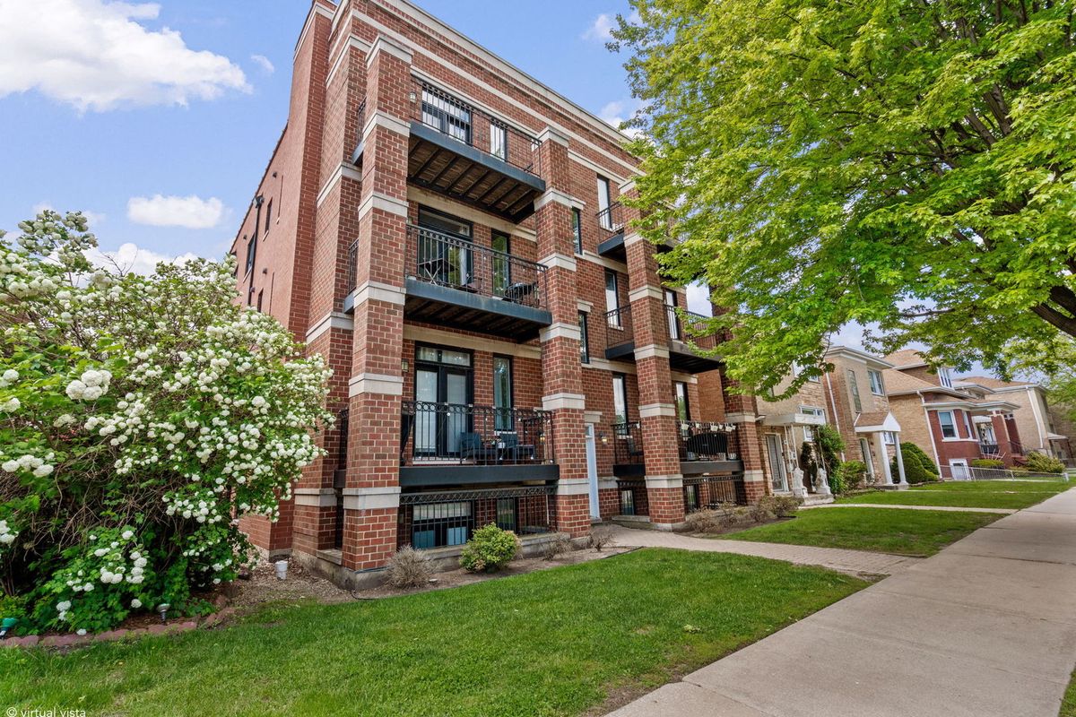 5691 Higgins Avenue, Chicago, IL 60630