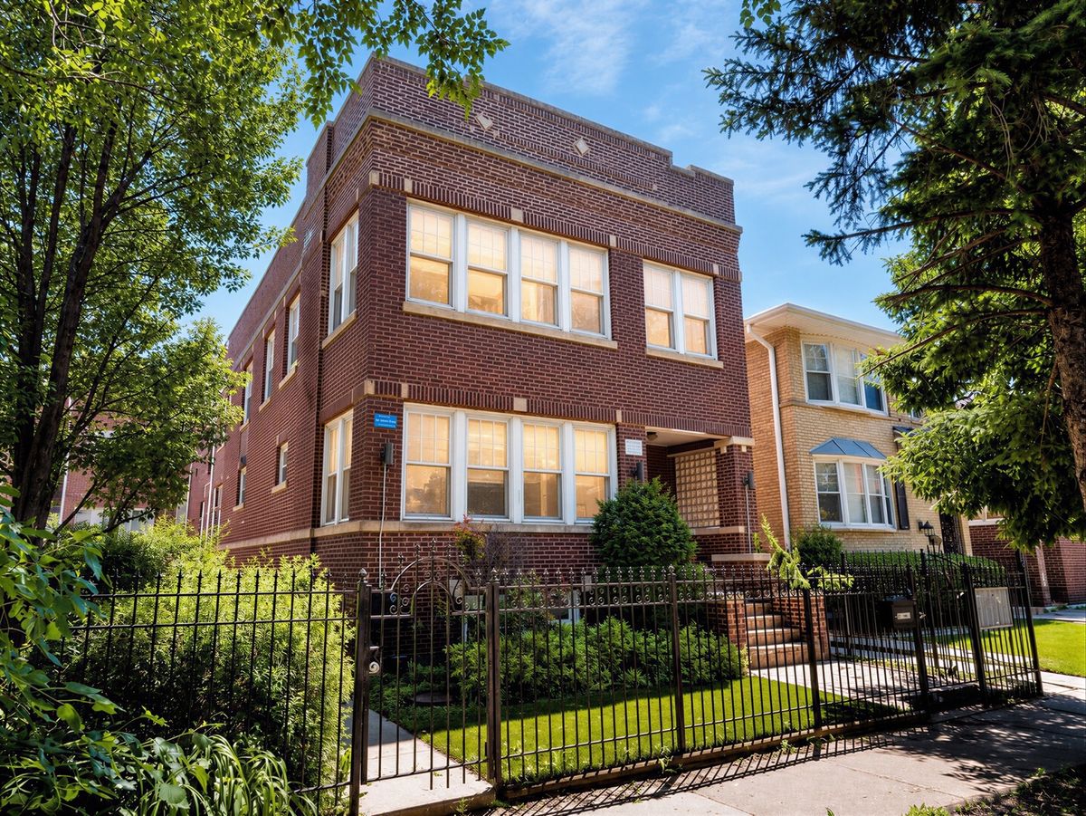 4821 Cornelia Avenue, Chicago, IL 60641