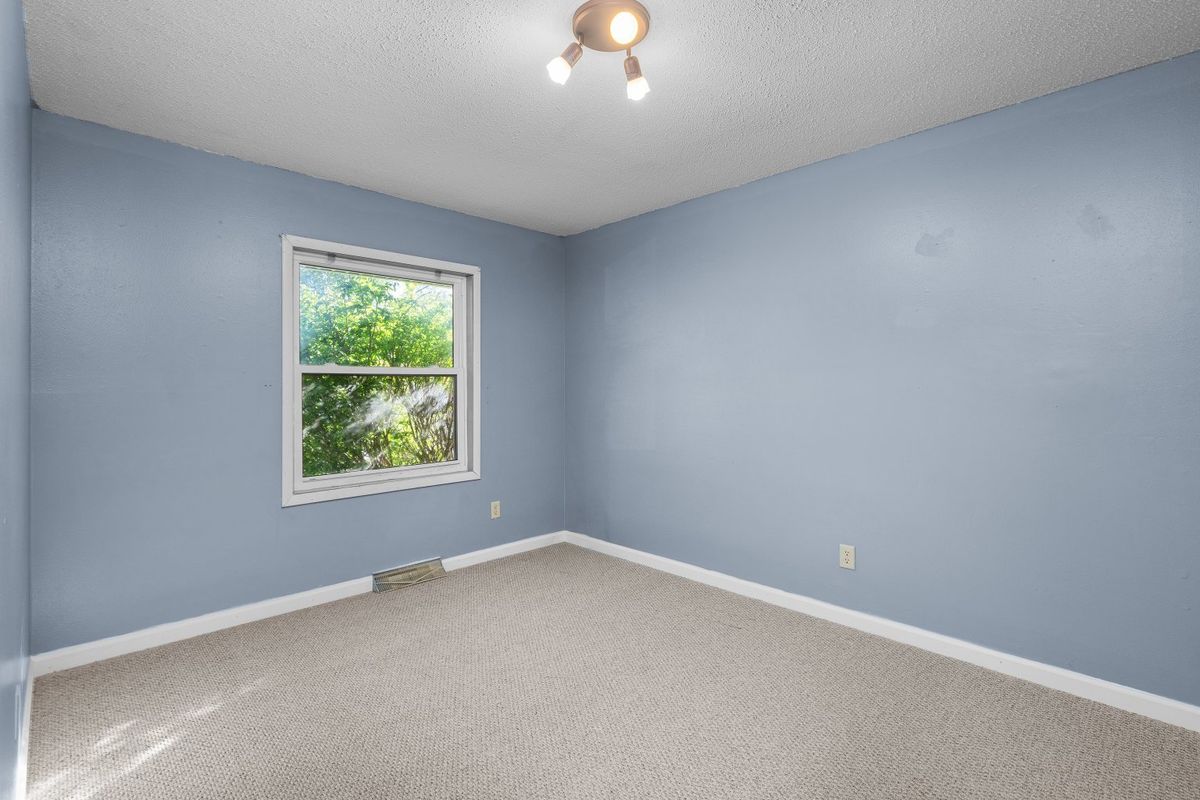 301 30th Avenue W, Milan, IL 61264