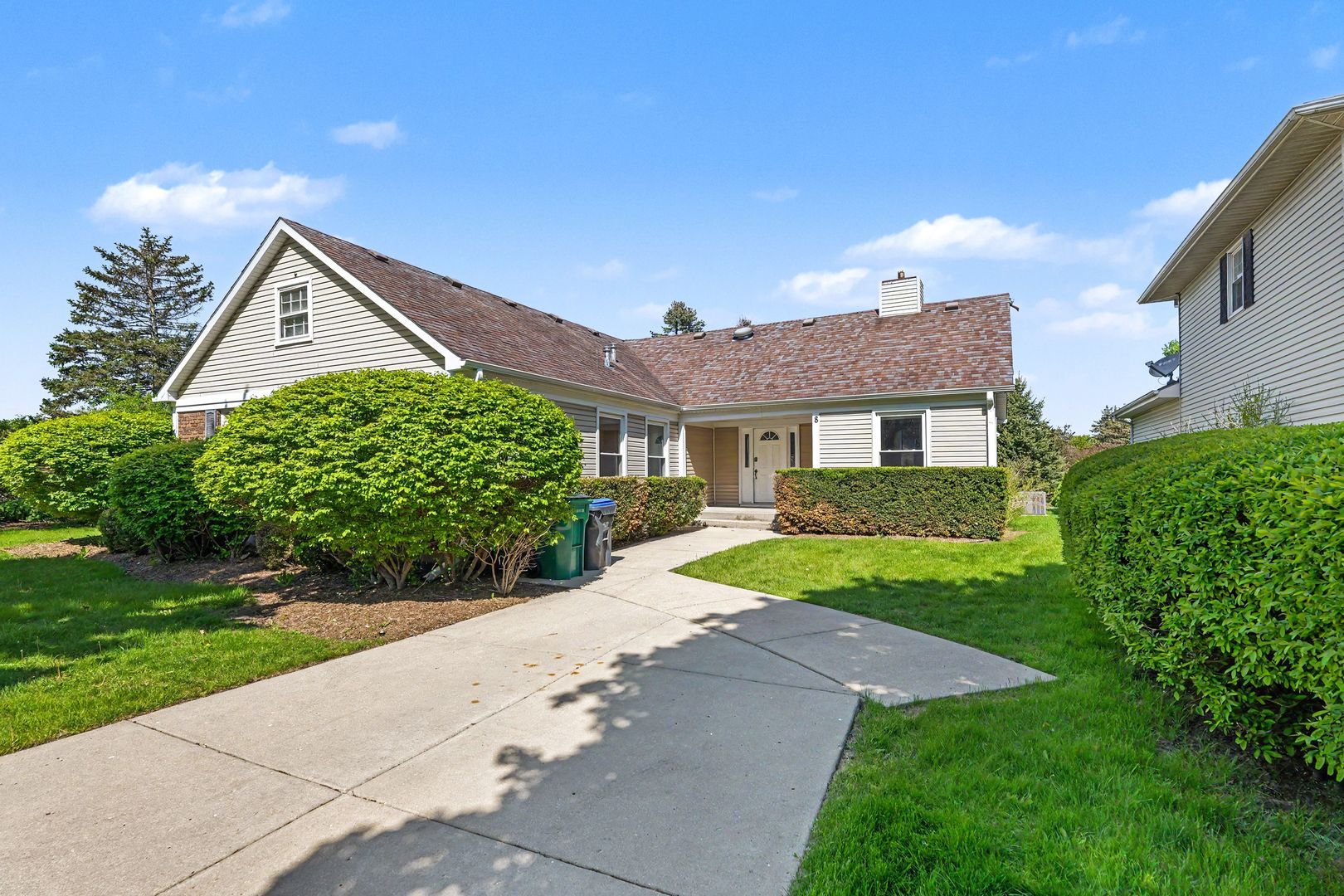 8 Greenvale Road SE — Vernon Hills, IL 60061