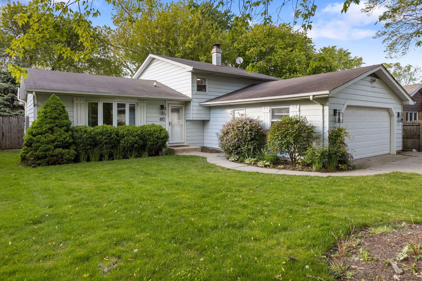 815 Jenkisson Avenue — Lake Bluff, IL 60044