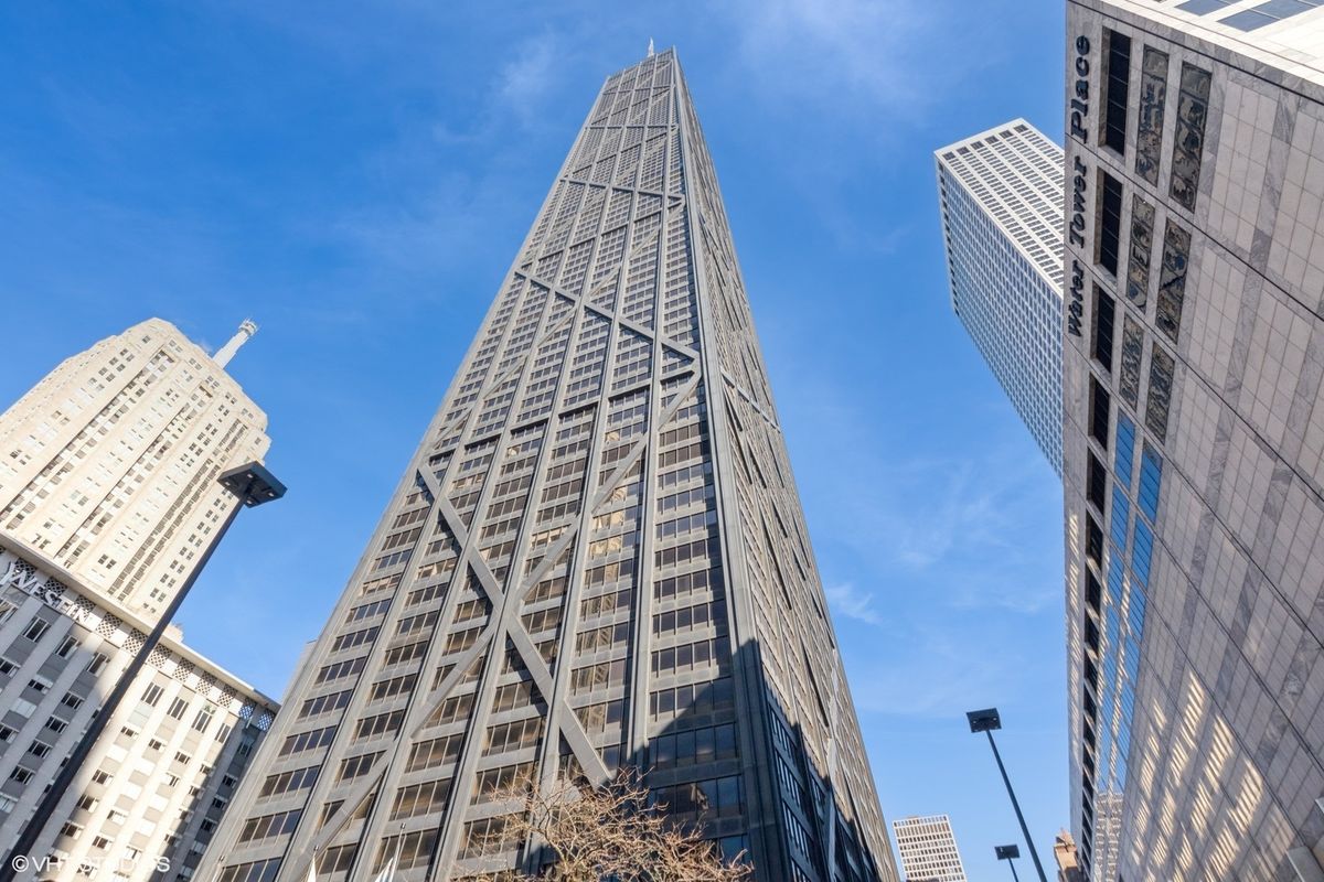 175 Delaware Place, Chicago, IL 60611