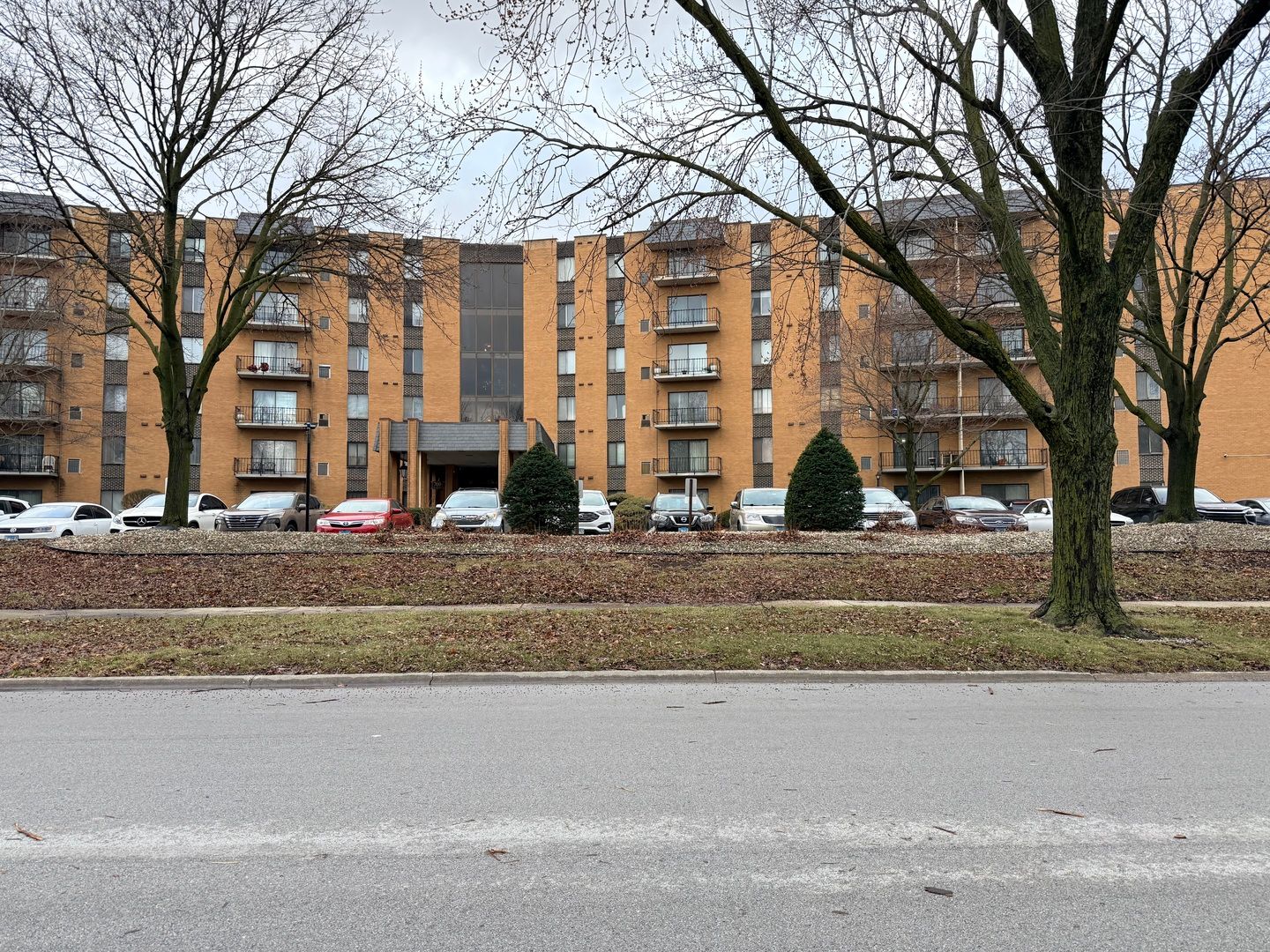 700 N Bruce Lane #211 — Glenwood, IL 60425
