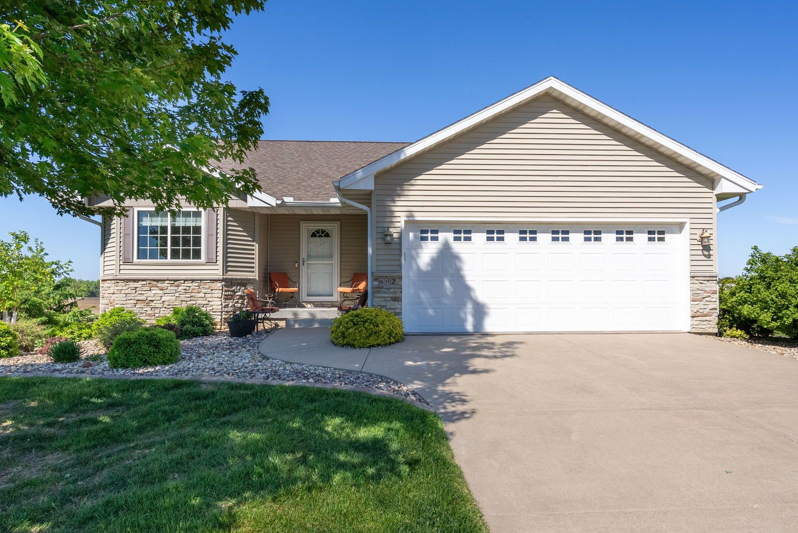 602 E Sheridan Drive — Eldridge, IA 52748