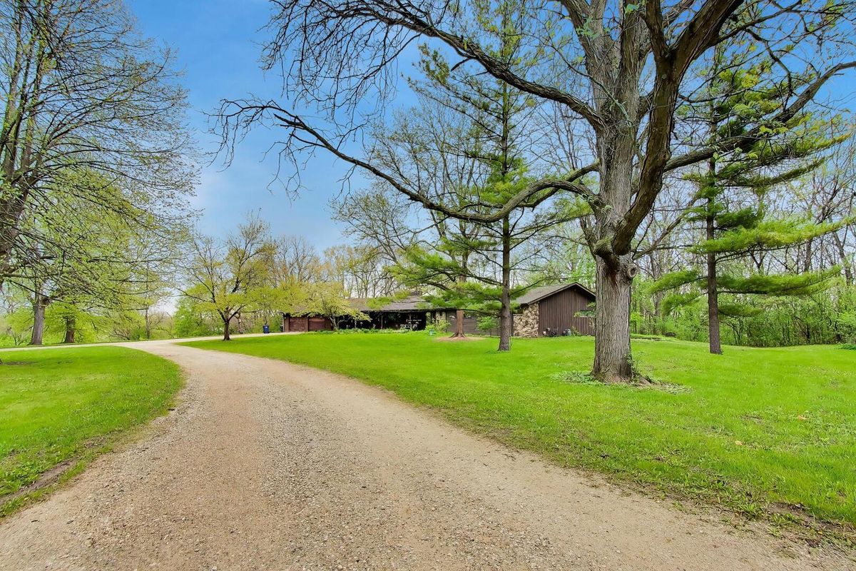 27125 N Williams Park Road, Wauconda, IL 60084