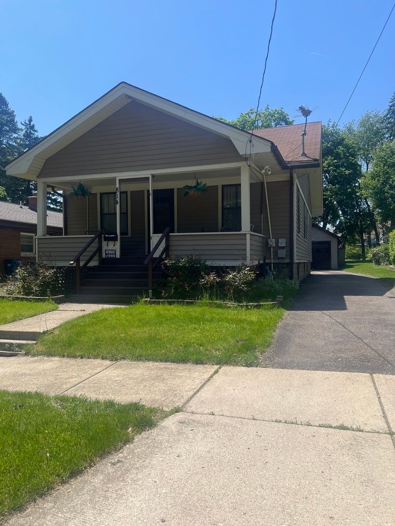 814 Iowa Avenue, Aurora, IL 60506