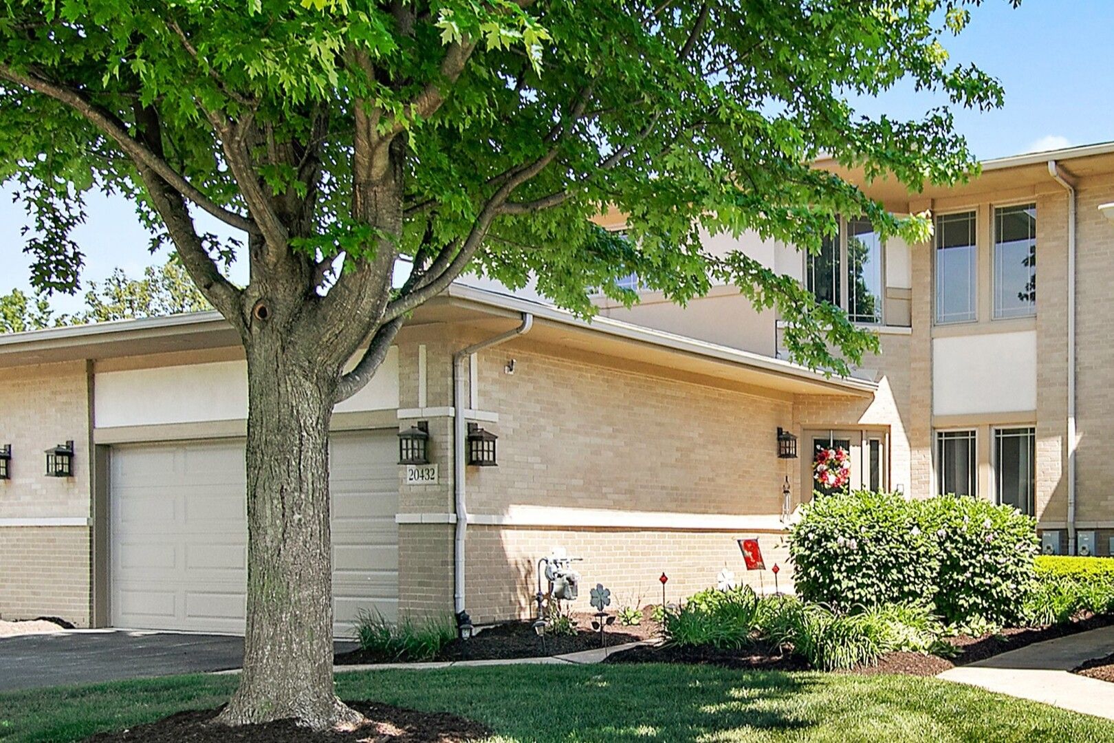 20432 Fallingwater Circle — Frankfort, IL 60423