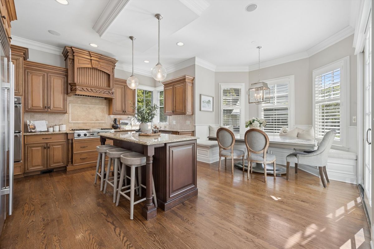 7 S Quincy Street, Hinsdale, IL 60521