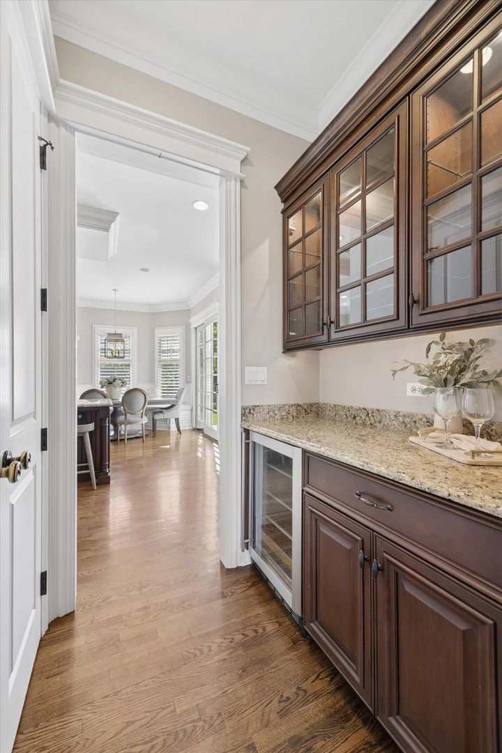 7 S Quincy Street, Hinsdale, IL 60521