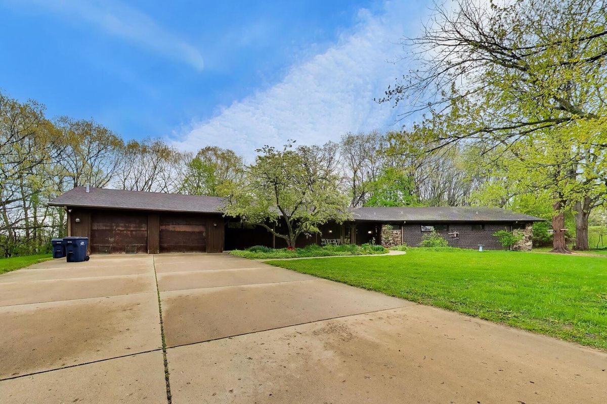 27125 N Williams Park Road, Wauconda, IL 60084