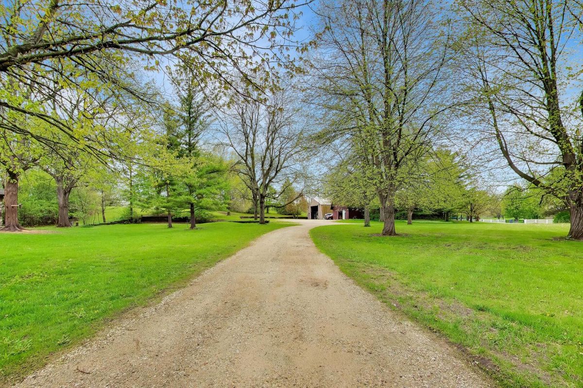 27125 N Williams Park Road, Wauconda, IL 60084