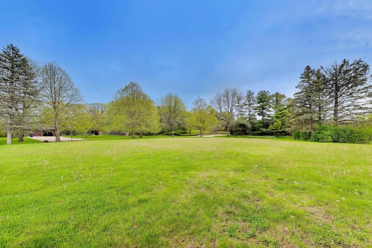 27125 N Williams Park Road, Wauconda, IL 60084