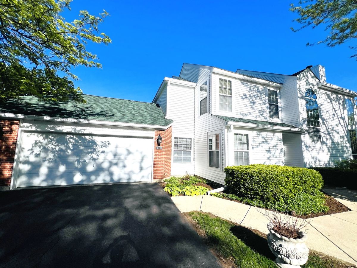 111 N Woodbury Lane, Lake Bluff, IL 60044