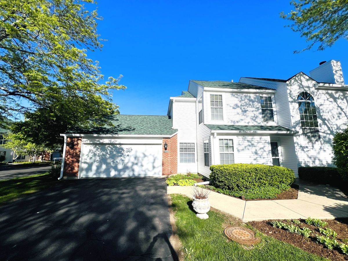 111 Woodbury Lane, Lake Bluff, IL 60044