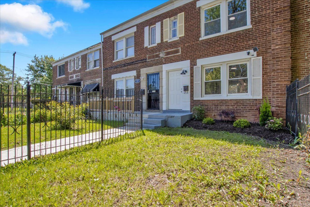 735 E 105th Street — Chicago, IL 60628