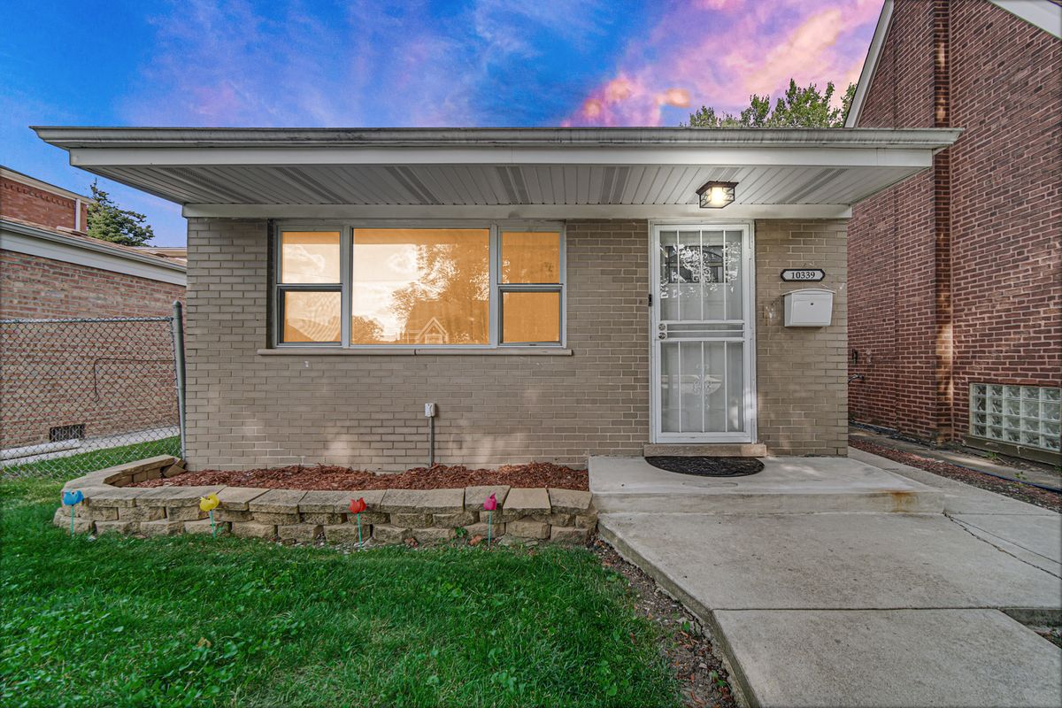 10339 Calumet Avenue, Chicago, IL 60628