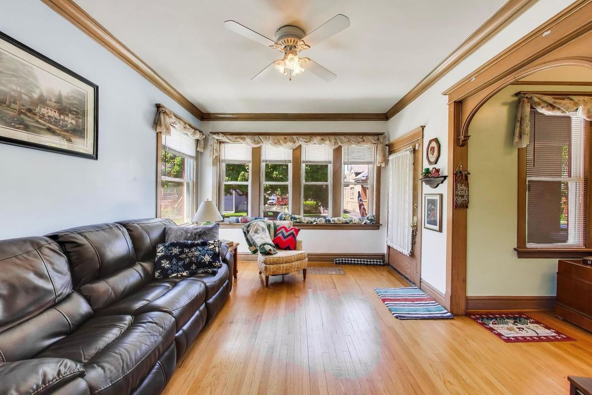 1331 Wesley Avenue, Berwyn, IL 60402