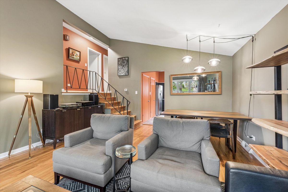 24 E Congress Street, Villa Park, IL 60181